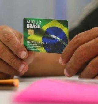 Auxílio Brasil mantido? Entenda o calendário de pagamento que circula na internet