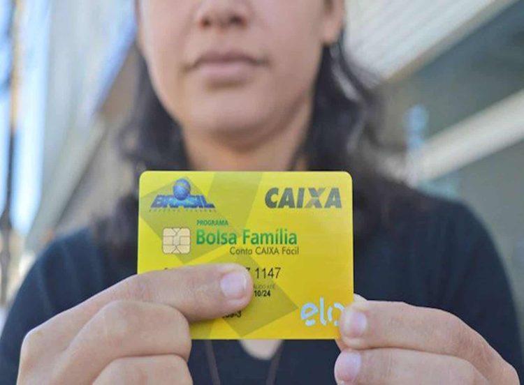 Bolsa Família 2023: Veja quais documentos levar na hora de fazer o seu saque
