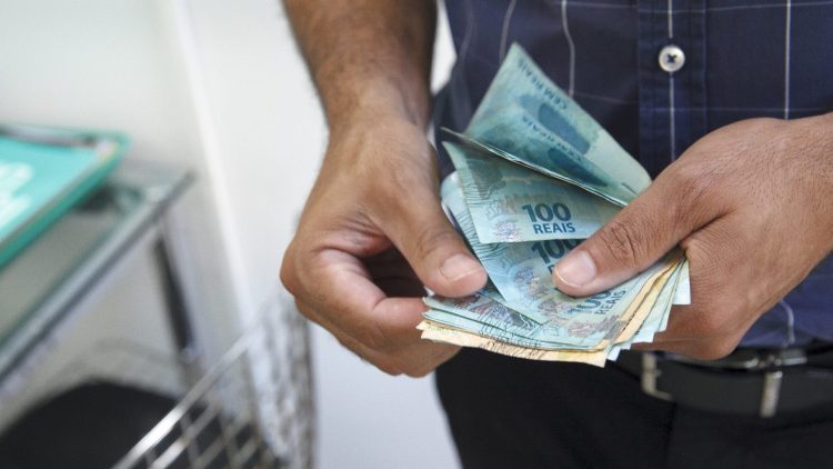 Salário Mínimo 2023: Veja o que muda no PIS/PASEP, seguro desemprego e FGTS