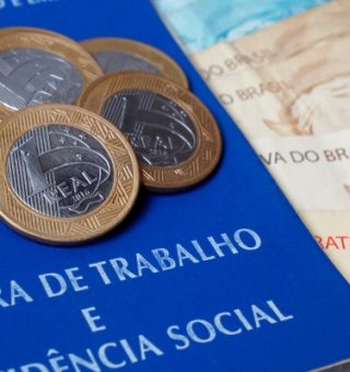 Segunda parcela do 13º salário deve ser paga nesta semana. Saiba até quando receber