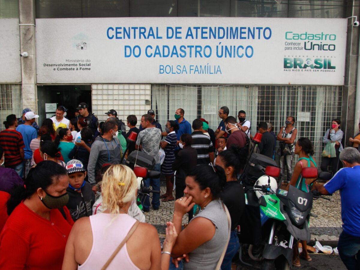 Quem está no Auxílio Brasil precisa se inscrever no Bolsa Família? Entenda como será a transição