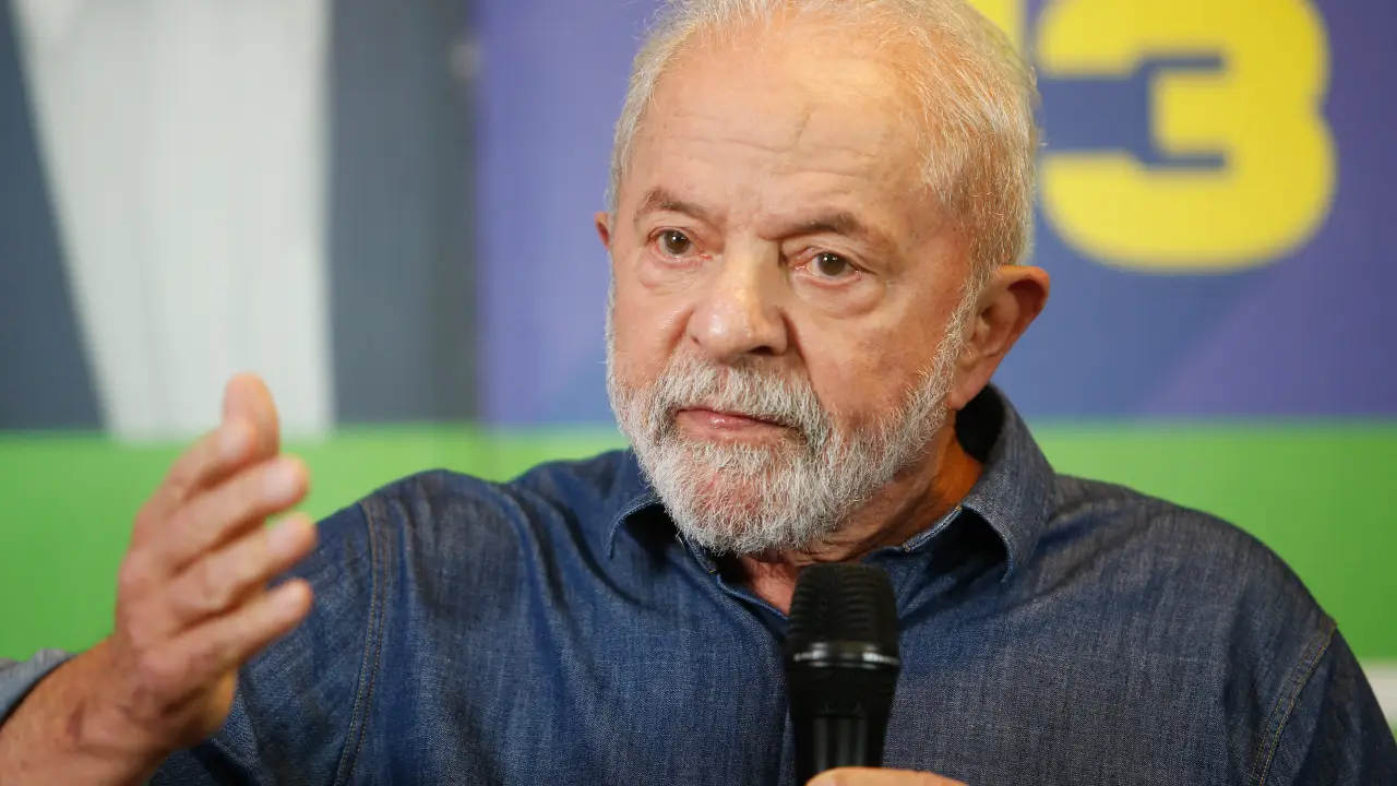 Lula SUSPENDE o nome Auxílio Brasil criando nova campanha para o Bolsa Família