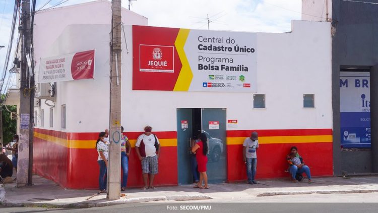 Beneficiário pode fazer o recadastramento do Bolsa Família sem sair de casa. Saiba como