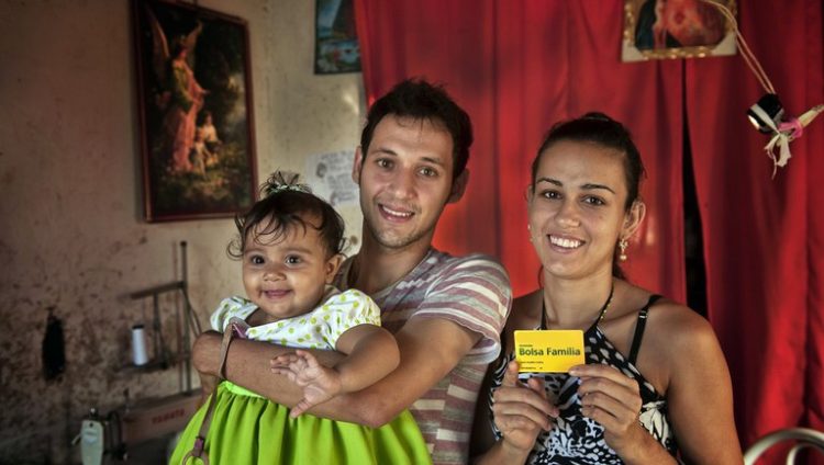 Bolsa Família em fevereiro pode chegar a R$ 900? Entenda agora o cálculo