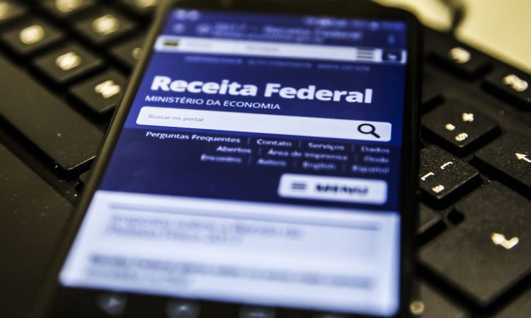 Imposto de Renda 2023: Saiba quem é OBRIGADO a declarar e os critérios de ISENÇÃO
