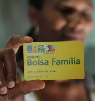 Beneficiários do Bolsa Família são AMEAÇADOS por novas regras do projeto