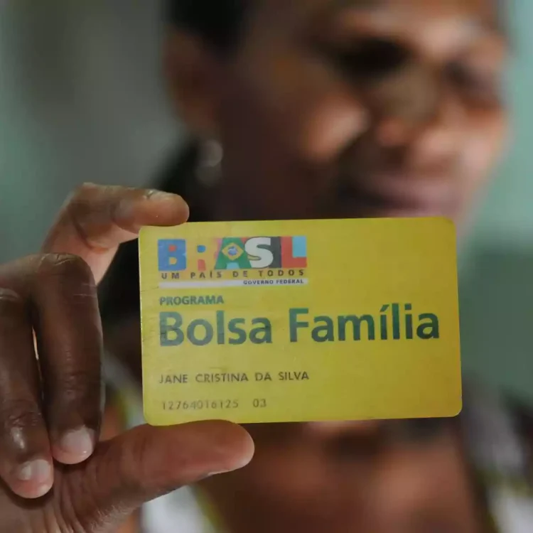Beneficiários do Bolsa Família são AMEAÇADOS por novas regras do projeto