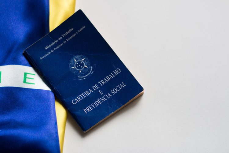 Reforma trabalhista pode BENEFICIAR os cidadãos ao alterar regras do FGTS, 13º salário e mais