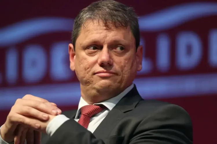 Tarcísio acusa Lula de provocar tarifa de 50% imposta por Trump: verdade ou política?