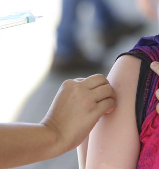 Vacinação é obrigatória para receber o Bolsa Família? Descubra as regras