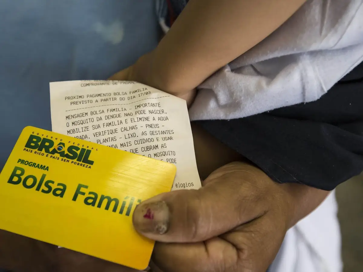 Governo anuncia novo cartão que une benefícios do Bolsa Família; veja como solicitar
