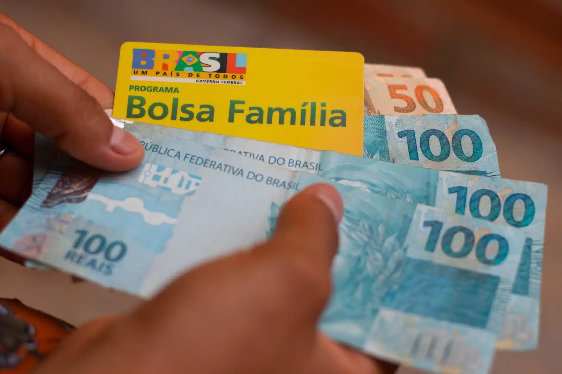 Bolsa Família volta a pagar R$ 600; veja quem recebe nesta terça-feira