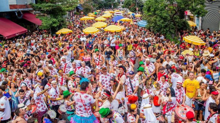 Quer fugir da folia e viajar no carnaval? Veja opções de pacotes baratos