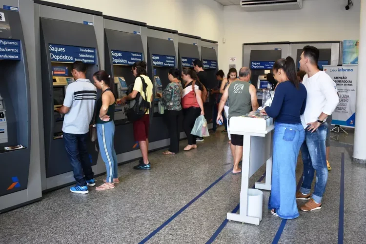 Carnaval altera o horário de funcionamento das agências do INSS e instituições bancárias