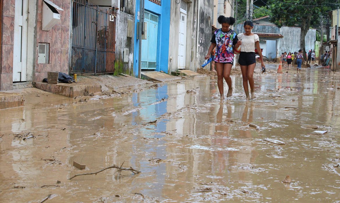 Chuvas no litoral de SP: veja quais benefícios já foram aprovados pelo governo