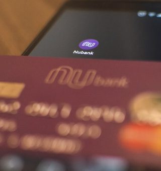 NUBANK descontinua função e faz usuários LAMENTAREM