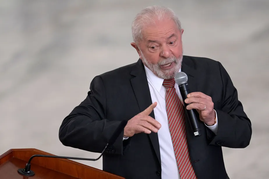 Lula libera isenção do Imposto de Renda para novo grupo de contribuintes