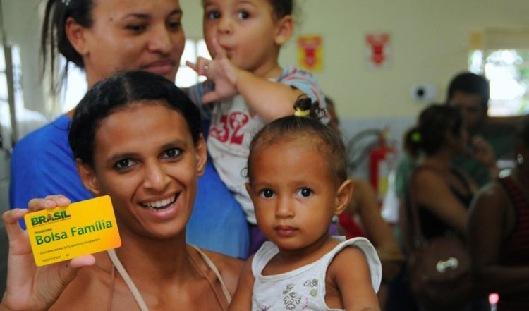 Qual idade mínima para fazer inscrição no CadÚnico? Governo limita aceitação de novas famílias