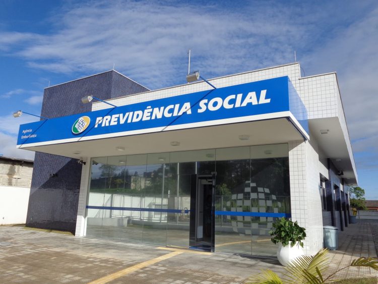 Auxílio-doença do INSS: veja situações que podem cortar salário do segurado