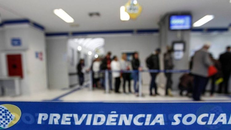 Segurados do INSS tentam converter auxílio-doença em aposentadoria e se surpreendem