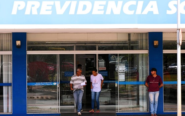 Aposentados do INSS são surpreendidos com nova decisão que define fim de super reajuste no benefício