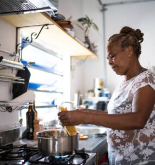 Aposentadoria do INSS é garantida para donas de casa? Veja como ter acesso