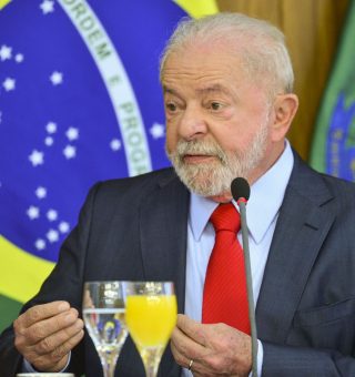 Grupo excluído do Bolsa Família é apontado por Lula ao anunciar mudanças no projeto