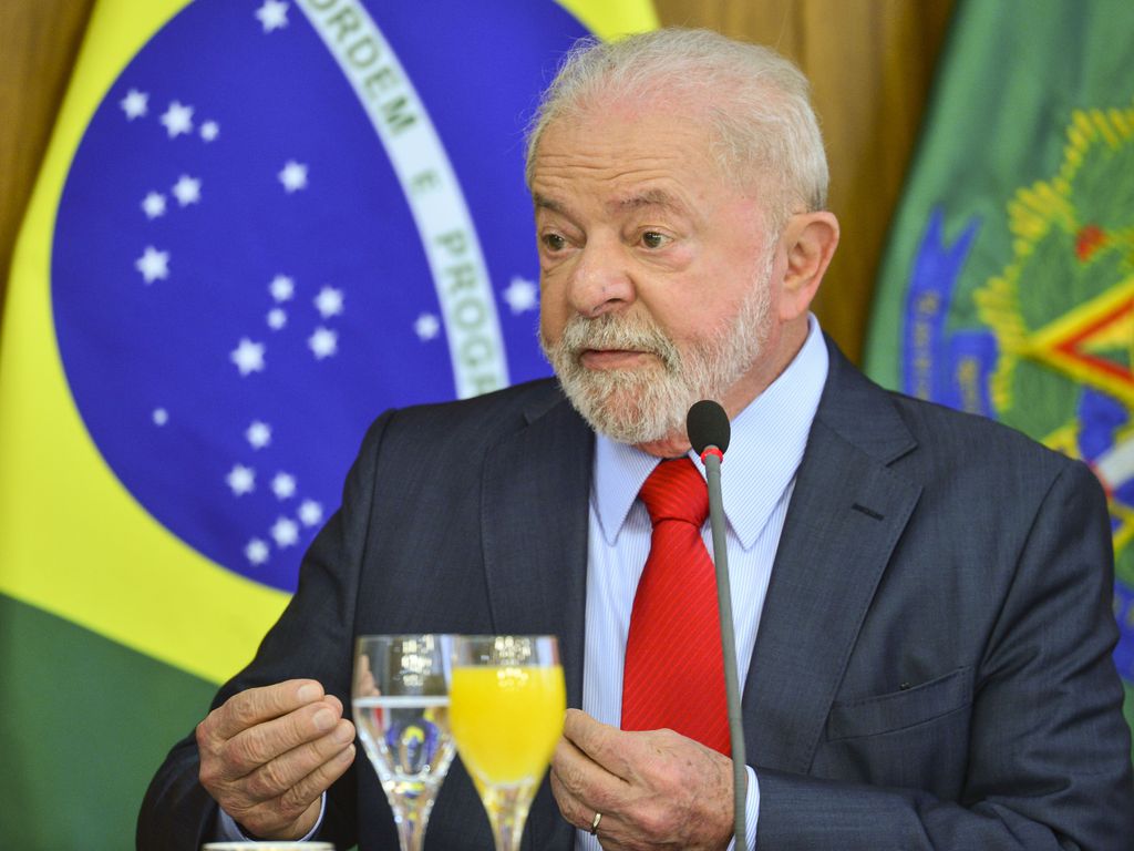Grupo excluído do Bolsa Família é apontado por Lula ao anunciar mudanças no projeto