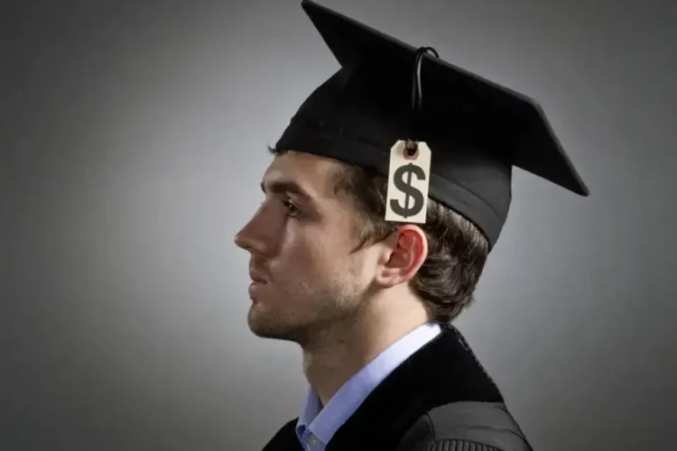 Serasa convoca universitários para LIQUIDAR suas dívidas com 95% de desconto