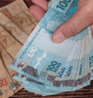 Saque do dinheiro esquecido pode chegar a R$ 750 mil. FDR mostra o passo a passo da consulta