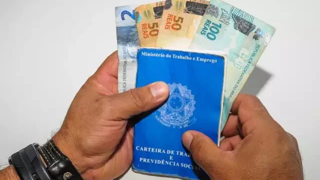 Abono salarial 2024 tem pagamento iniciado para nascidos em janeiro; confira a possibilidade de antecipação