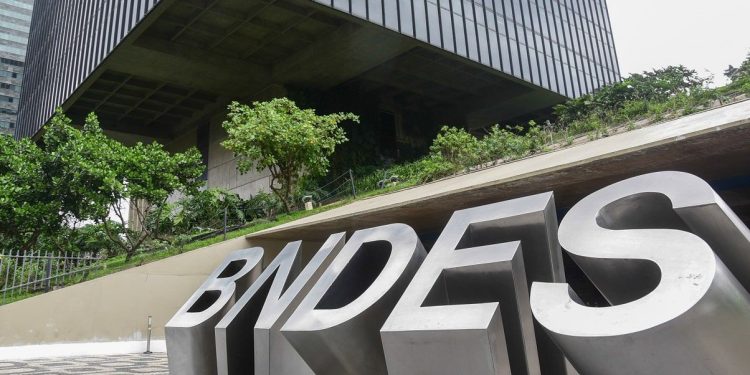 BNDES amplia empréstimos e este público FESTEJA