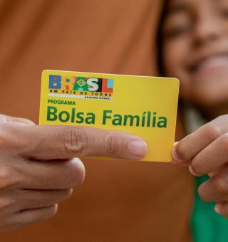 Bolsa Família pago a pais e mães solteiros? Confira as regras de elegibilidade do programa