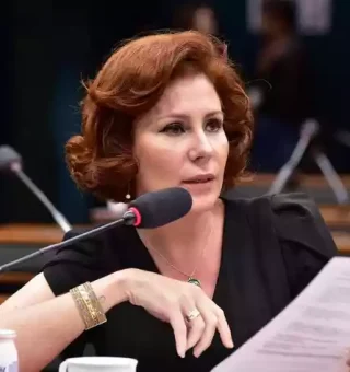 Carla Zambelli precisou fazer empréstimo para pagar indenizações. Confira o valor