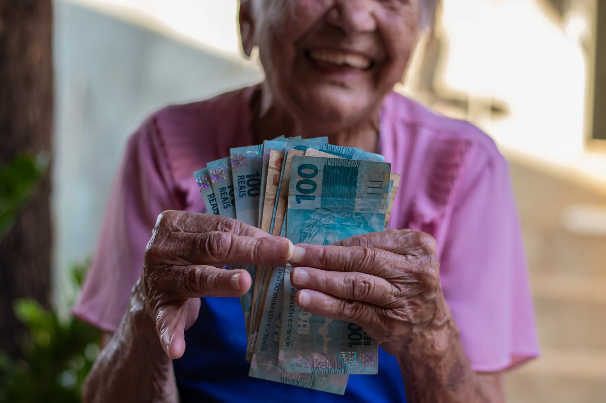 INSS confirma AUMENTO para aposentados que ganham mais que um salário mínimo