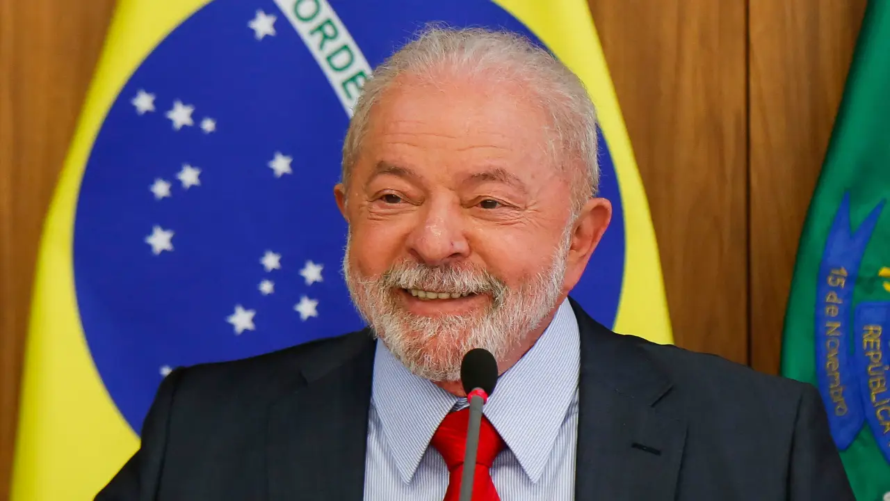 Grande VITÓRIA! Mulheres terão NOVO salário em PL sancionada por Lula