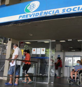 Mais benefícios! Justiça OBRIGA o INSS a pagar 1,3 BILHÃO para estes segurados