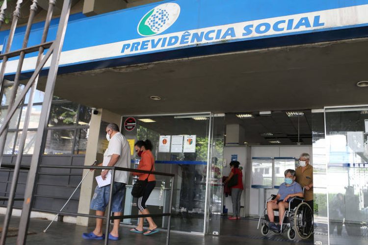 Mais benefícios! Justiça OBRIGA o INSS a pagar 1,3 BILHÃO para estes segurados