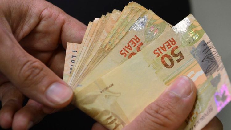 Governo lança site para cadastrar famílias que vão receber pix de R$ 5,1 mi