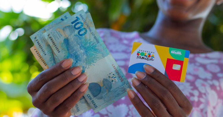 Aprovado! Titular do Bolsa Família receberá adicional de R$ 300 na mensalidade