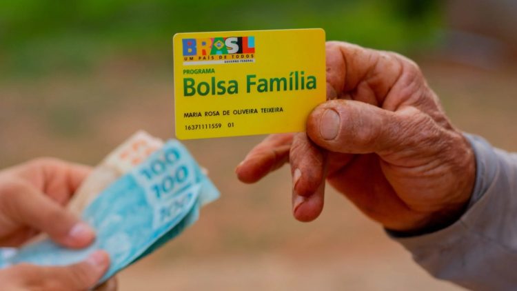 Agências da Caixa LOTAM nesta terça-feira; veja como sacar o Bolsa Família de forma mais prática