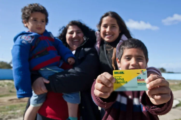 Mais AUMENTOS! Titular do Bolsa Família terá acréscimo de R$ 150 sob estes critérios