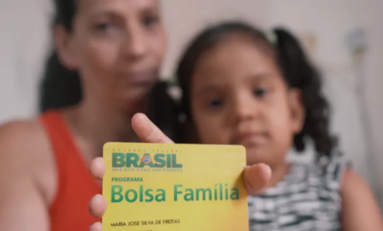 BOLSA FAMÍLIA volta a ser pago com novos benefícios, regras e valores