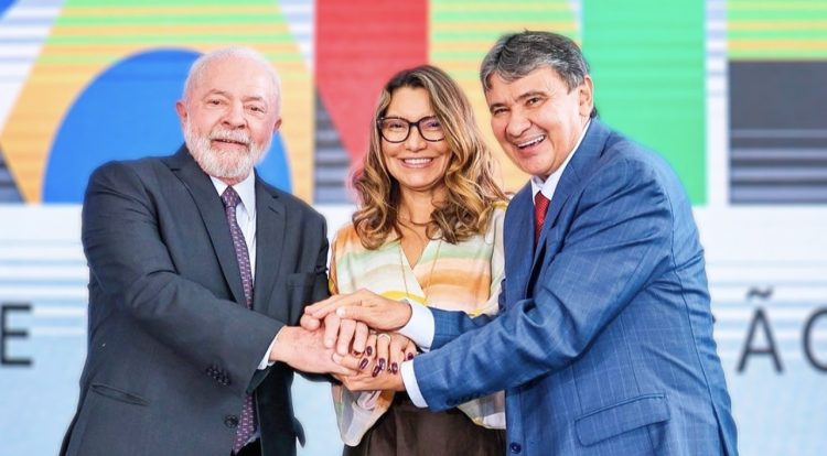 MAIS PAGAMENTOS! Titular comemora saque do Bolsa Família nesta sexta-feira