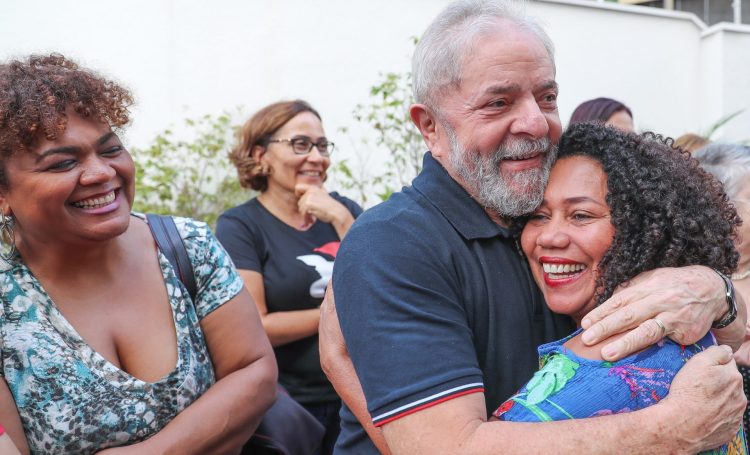 28,71 milhões de mulheres são beneficiadas com ajuda de R$ 600 do governo esse mês