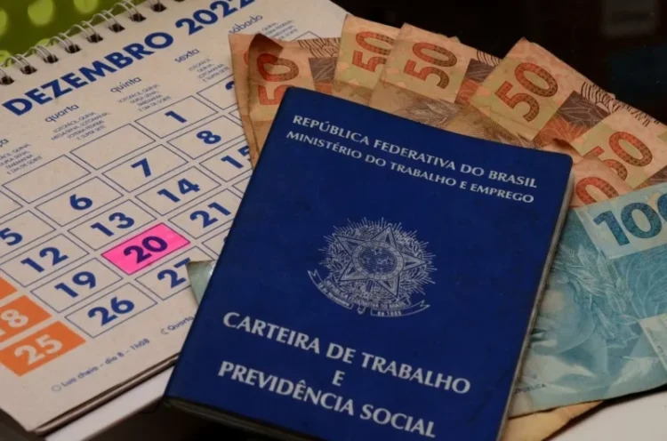 Prazo de pagamento do 13º salário PREOCUPA os trabalhadores sob risco de atraso
