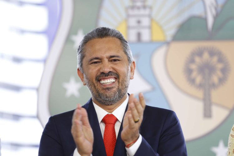 COMEÇOU! 13º salário é depositado na conta de milhares de trabalhadores