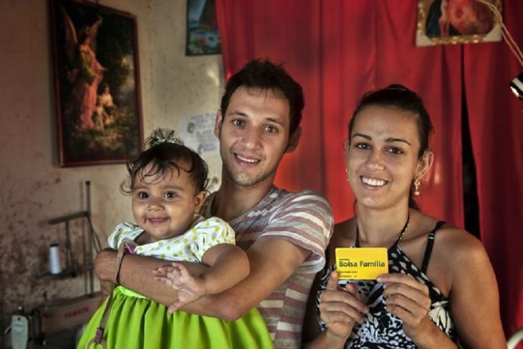 Titular do Bolsa Família deve se surpreender ao CONSULTAR o saldo do salário de junho