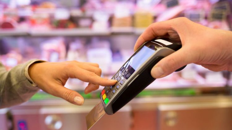 Vai perder? Novo cartão de crédito vai DEVOLVER parte do dinheiro das compras