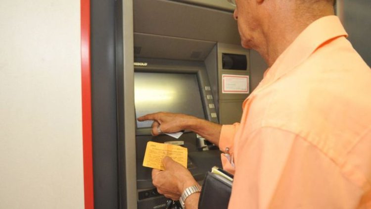 Bancos são OBRIGADOS a devolver as tarifas cobradas para seus correntistas; solicite